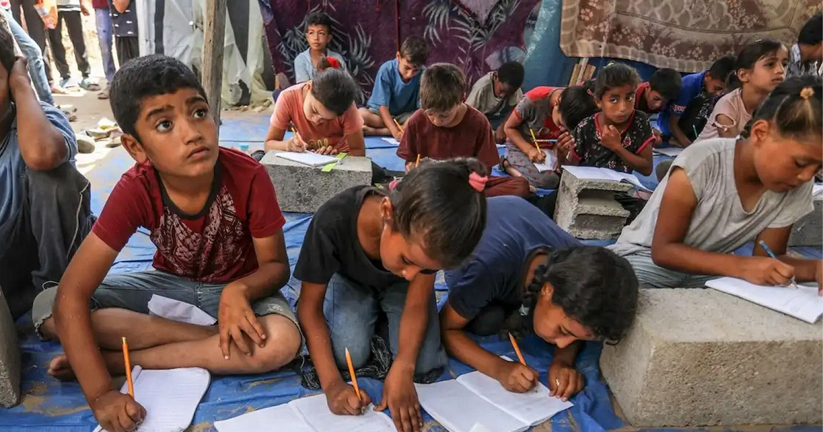 "التربية": أكثر من 540 ألف طالب وطالبة في غزة يواصلون تعليمهم وجاهياً عبر 719 مركزاً تعليمياً